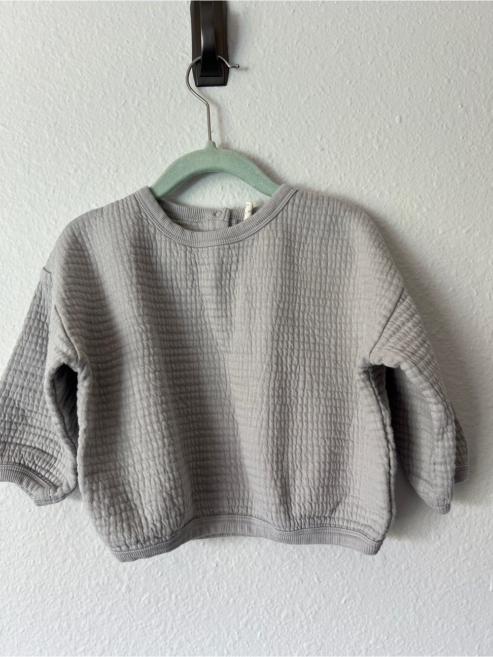 Quincy Mae Gray Quilted Top, Sz 18-24